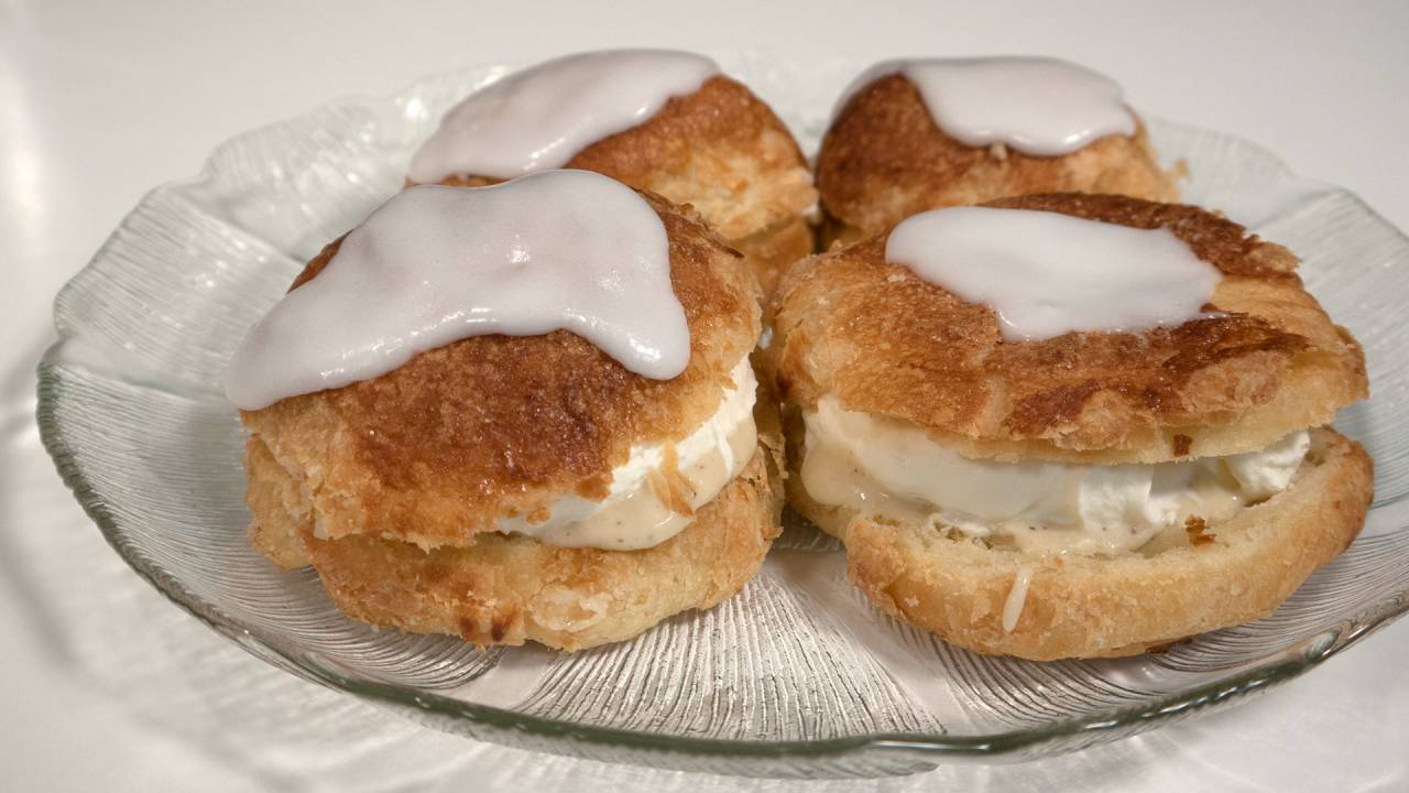 Danish pastry cream puffs - Carnival buns